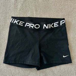 Women’s Nike Pro 3’’ shorts, Dri-fit, Size large